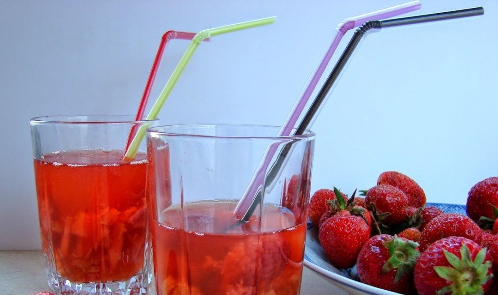 Kompot z jabłek, truskawek i rabarbaru