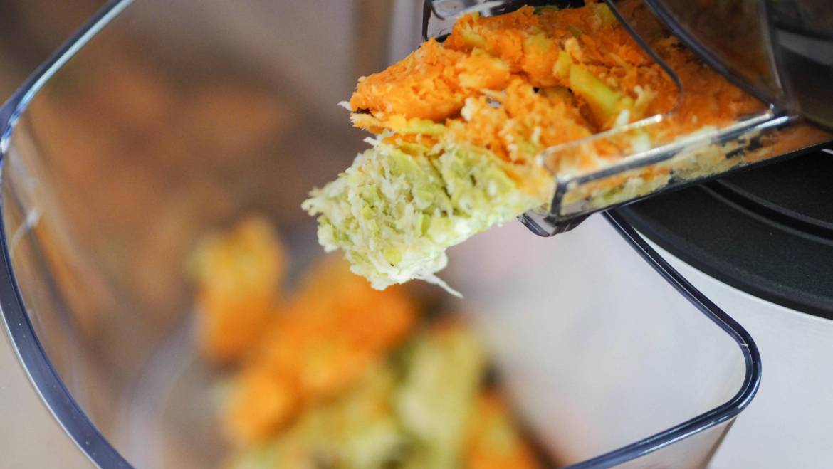 Pulpa po soku? Nie wyrzucaj! 10+ pomysłów na wykorzystanie resztek