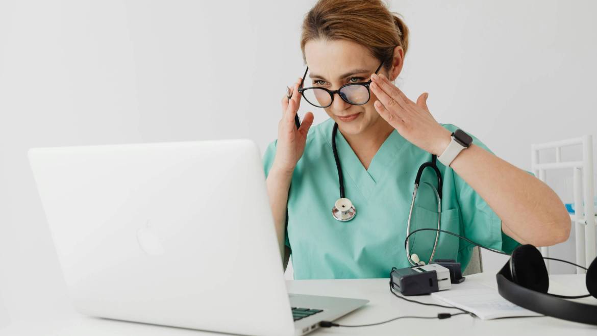 Dentysta online – szybka konsultacja stomatologiczna bez wychodzenia z domu